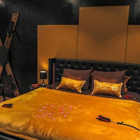 La Loveroom Bdsm Grassoise "La Chambre Des Desirs" Grasse Exterior photo