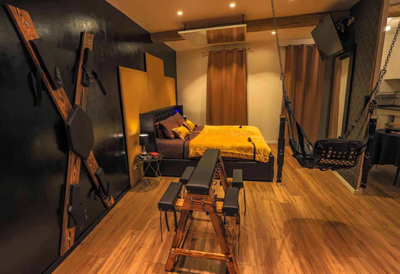 La Loveroom Bdsm Grassoise "La Chambre Des Desirs" Grasse Exterior photo