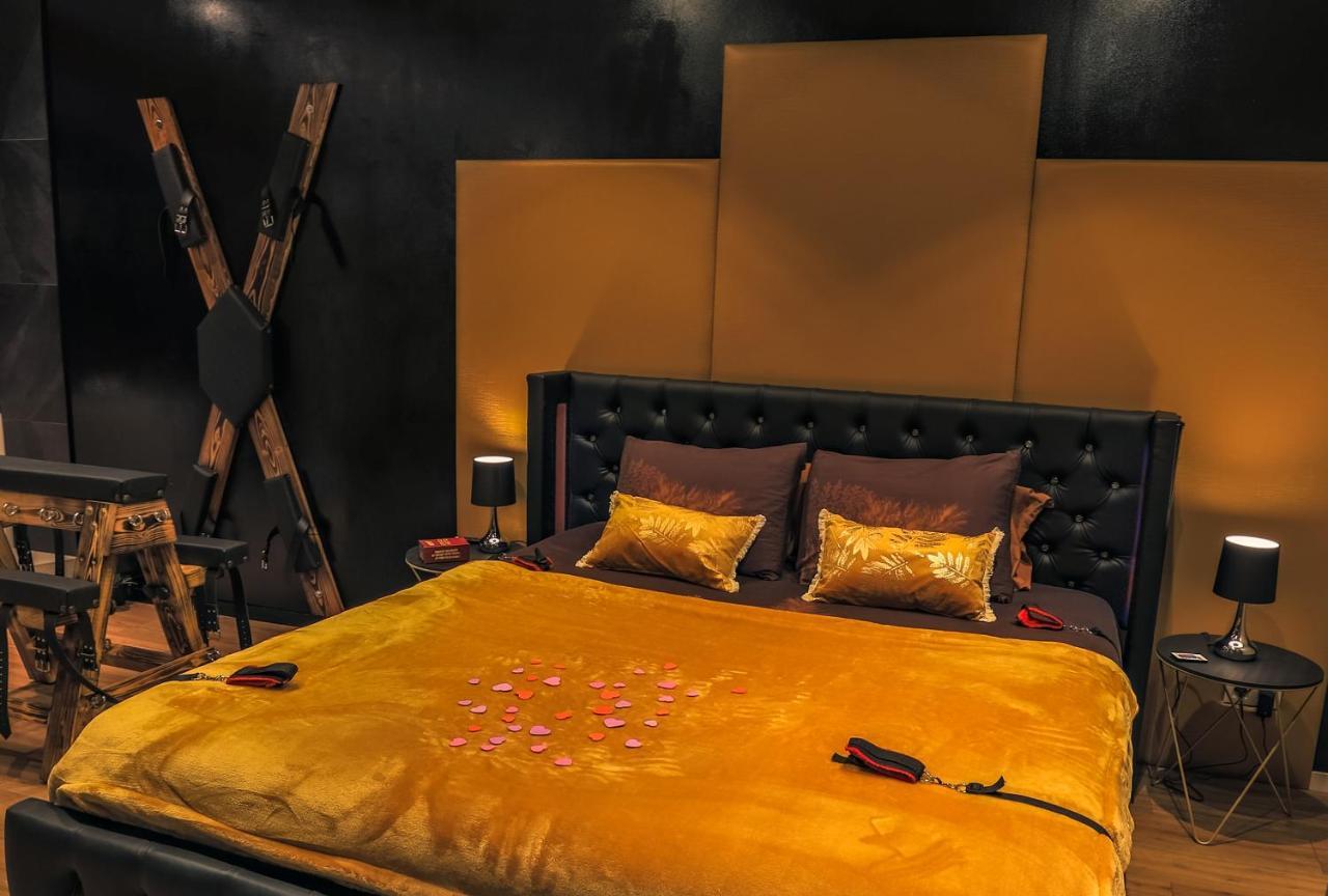 La Loveroom Bdsm Grassoise "La Chambre Des Desirs" Grasse Exterior photo